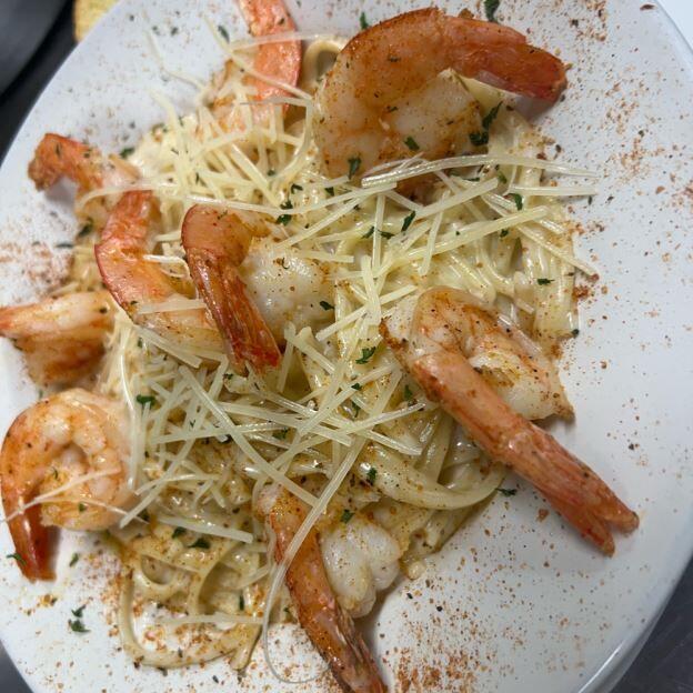 Parmasan garlic Shrimp Pasta(8)