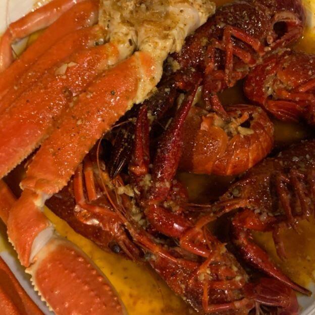 1 Lb Snow Crab & Crawfish